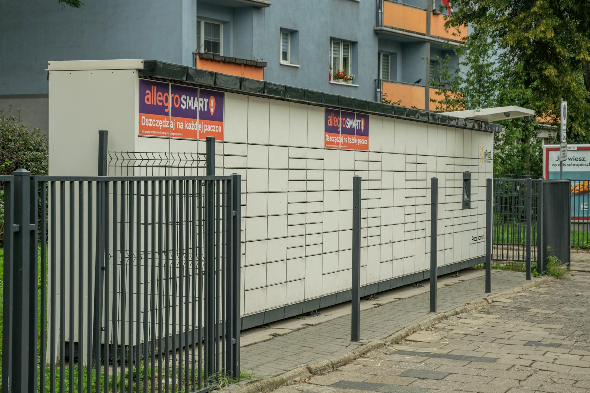 Sprzedaż w sieci (Allegro, OLX, Vinted) dwóch rzeczy temu samemu kupującemu, to jedna, czy dwie transakcje, a może trzy, bo jeszcze usługa?